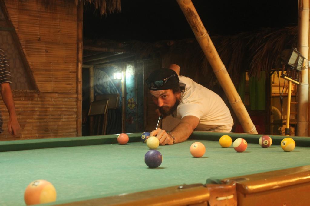 Psygon Surf Camp Hostel Mancora Exterior photo